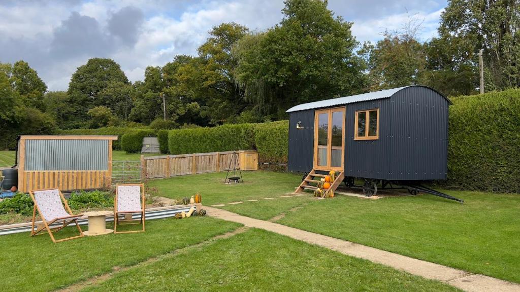 Shepherds Hut at Cedar Gables, Lamberhurst