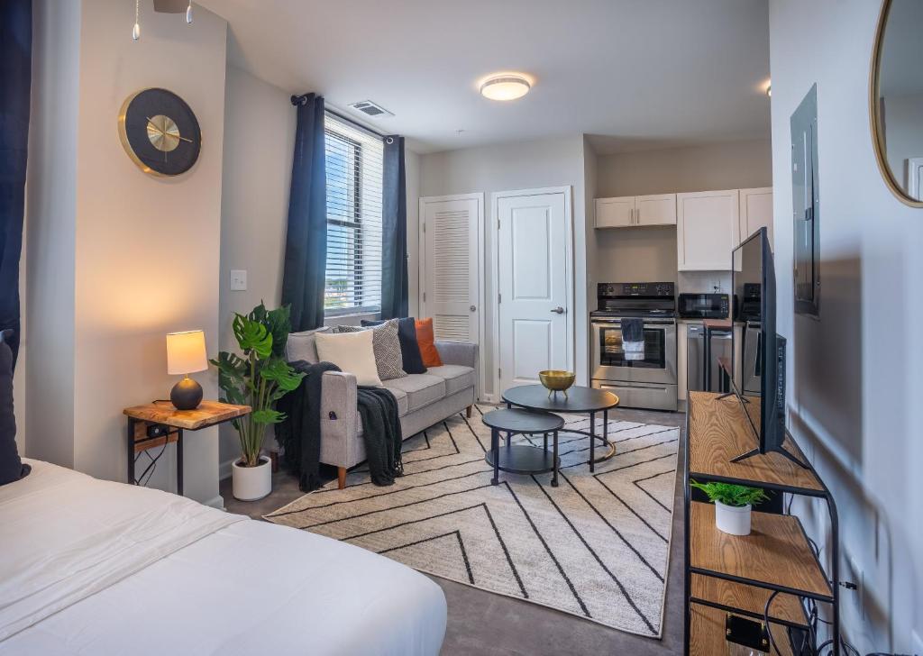 Studio Apartment in the heart of Downtown Mobile!!