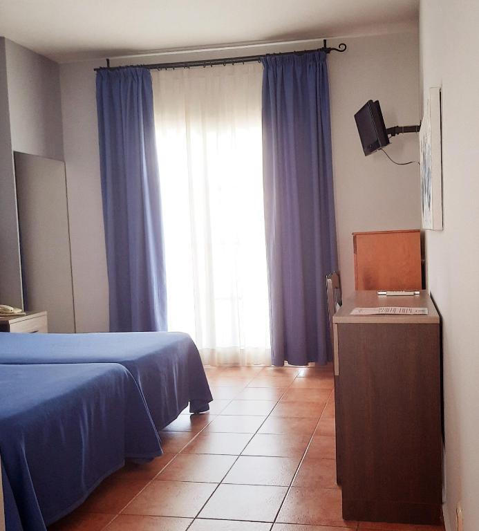 Hostal La Colonia - 5