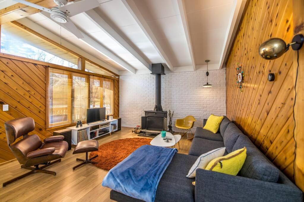 Midcentury Modern Bungalow Bethel Woods/White Lake Holiday home in