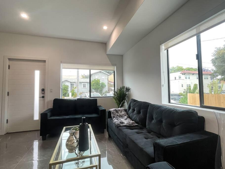 Cheerful Town Home close to DTLA
