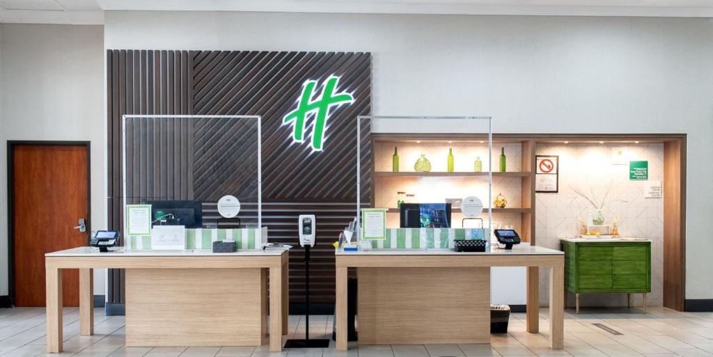 ホリデイ イン フェニックス メサ チャンドラー バイ IHG (Holiday Inn Phoenix-Mesa/Chandler By IHG) フロント・ロビー