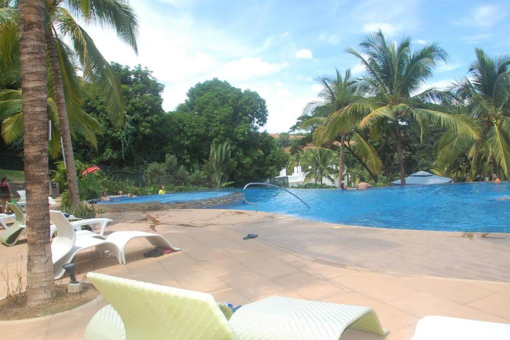 Spacious Studio Camaya Coast Beach Condo 203, Sea View with Balcony photo