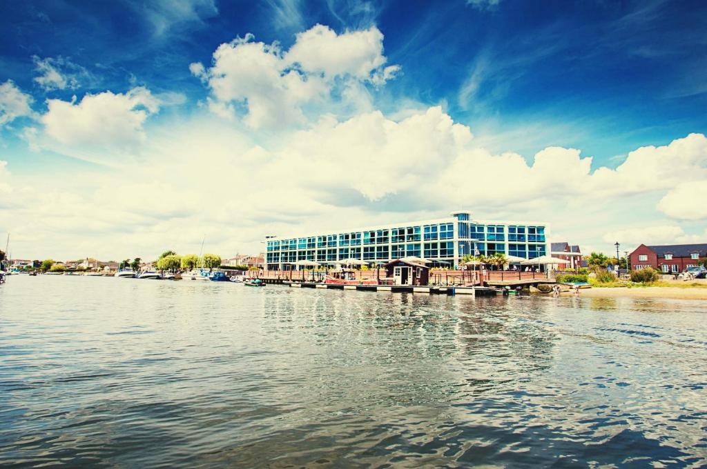 Captain's Club Hotel &amp; Spa — Hotel in Christchurch