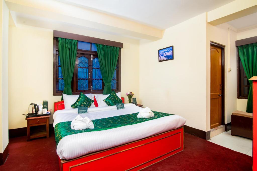 Muscatel BhumSang - 200 Mts from Mall Road photo