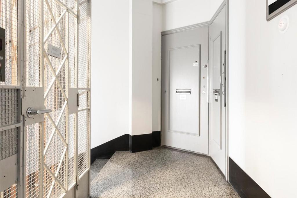 2ndhomes Bright Studio in Fredrikinkatu photo