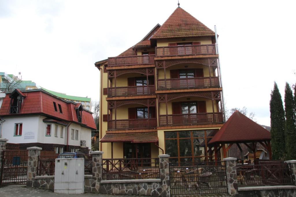 VILA URSU din SOVATA BAI SPA -SAUNA , JACUZZI INTERIOR — Hotel in Sovata