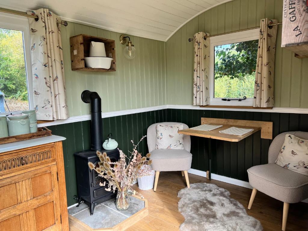 Stonehenge Campsite & Glamping, Berwick Saint James