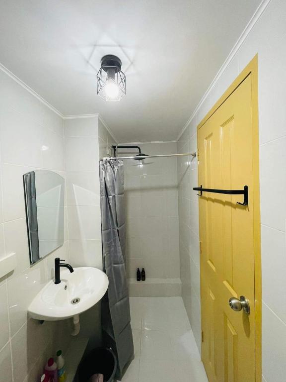 Lovely 2 bedroom condo unit photo