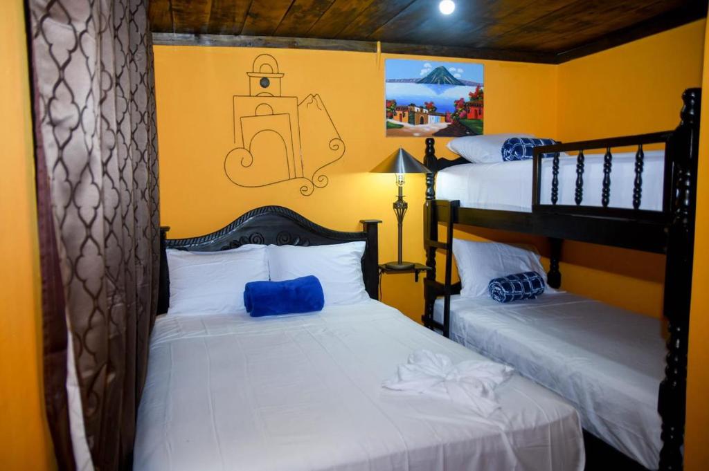 Inaky's Place Antigua Hotel y Restaurante — Hotel in Antigua Guatemala