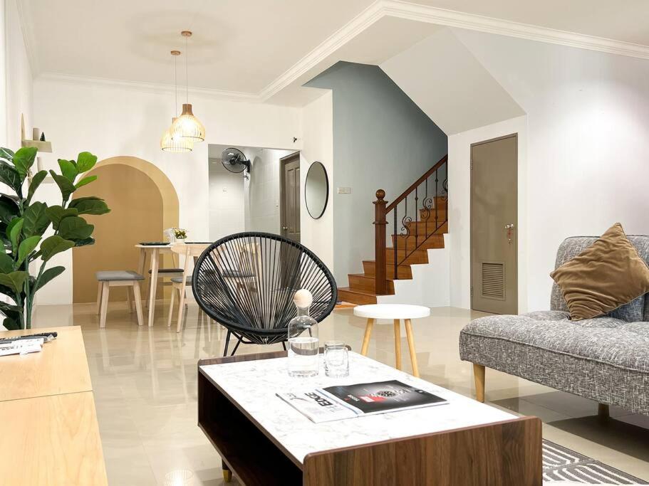 8 pax house . Chill Relax Home . Town . 4BR3BA photo