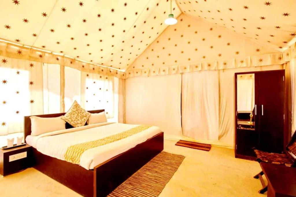 Samar Desert Camp photo