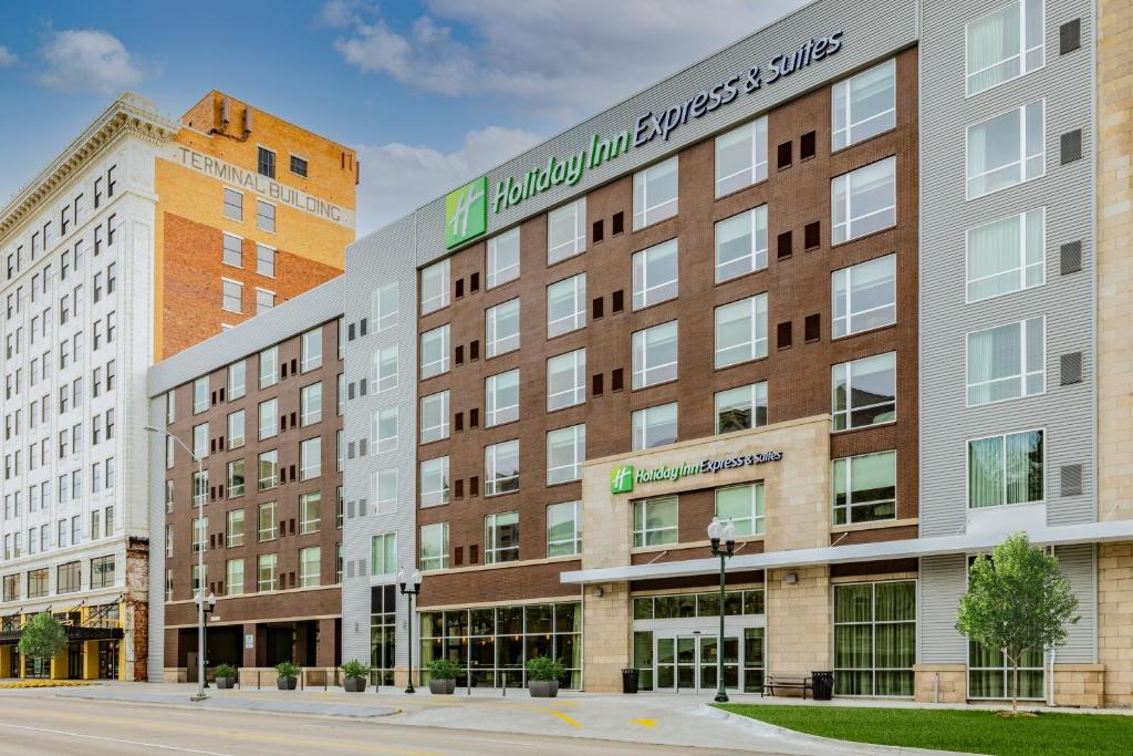 Holiday Inn Express Lincoln Downtown photo