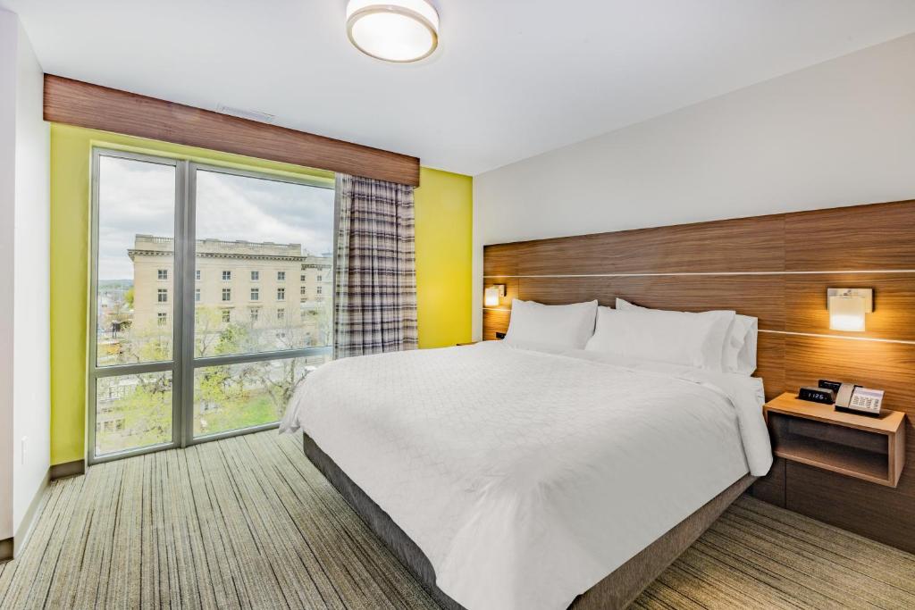 Holiday Inn Express Lincoln Downtown photo