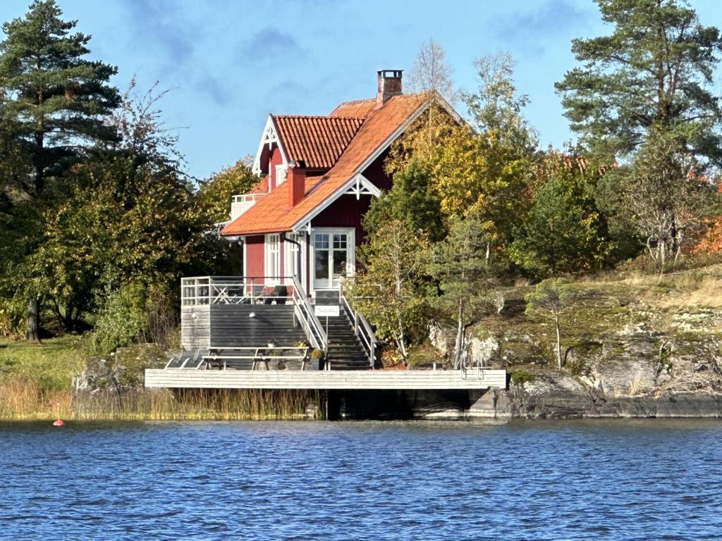 Unique house in Kopmannebro with fantastic lake plot