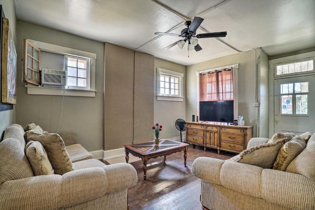 Spacious Downtown El Paso Apt about 1 Mi to UTEP