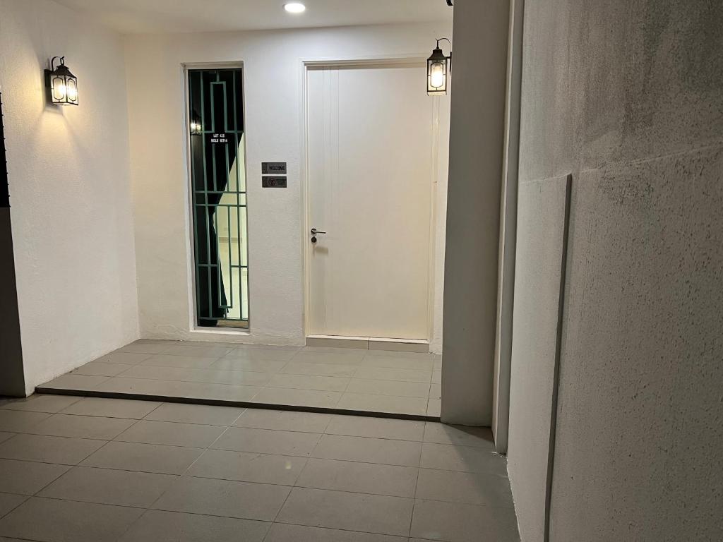 4 bedrooms (private bathroom) Perdana Hill Villa photo