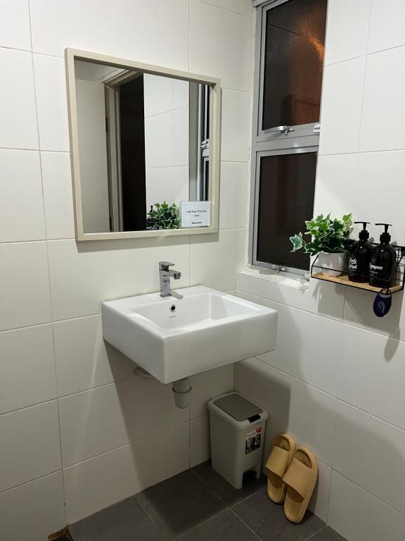 4 bedrooms (private bathroom) Perdana Hill Villa photo