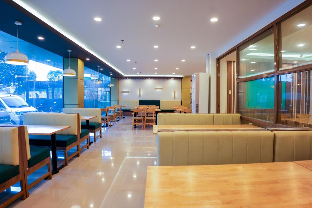 Restaurant, PRIMELUXE HOTEL in Cagayan De Oro