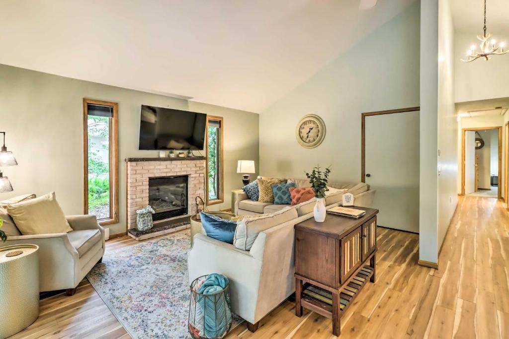 Charming Jim Thorpe Getaway with Deck and Yard! (PA) reviews, prices