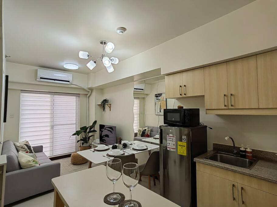 Happirest Cozy Crib (2-Bedroom with Balcony) - Lumiere Residences, Pasig City, Manila