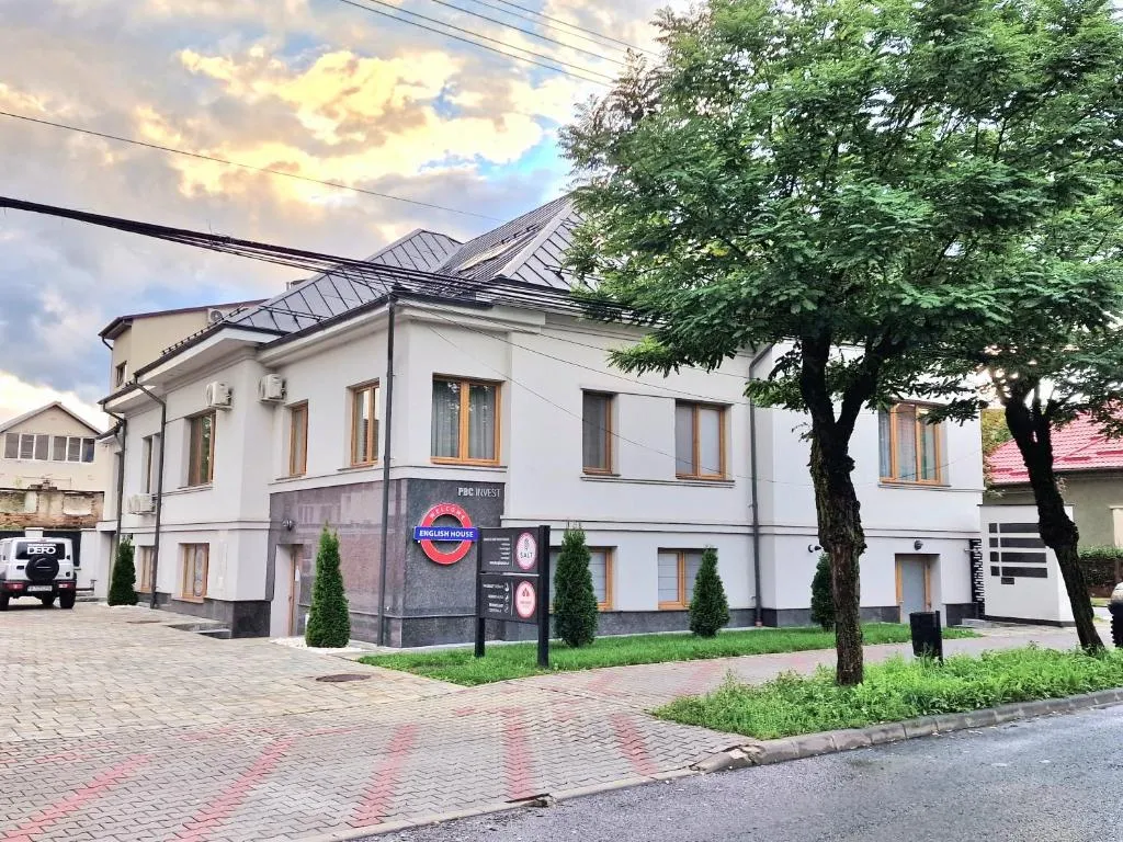 English House, hotel in Bistriţa