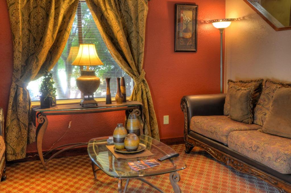 Smoky Mountain Inn & Suites photo