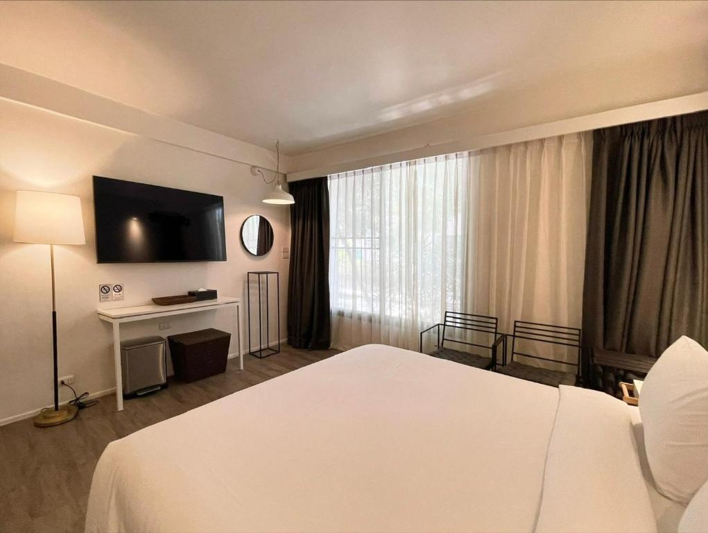 Shared lounge/TV area