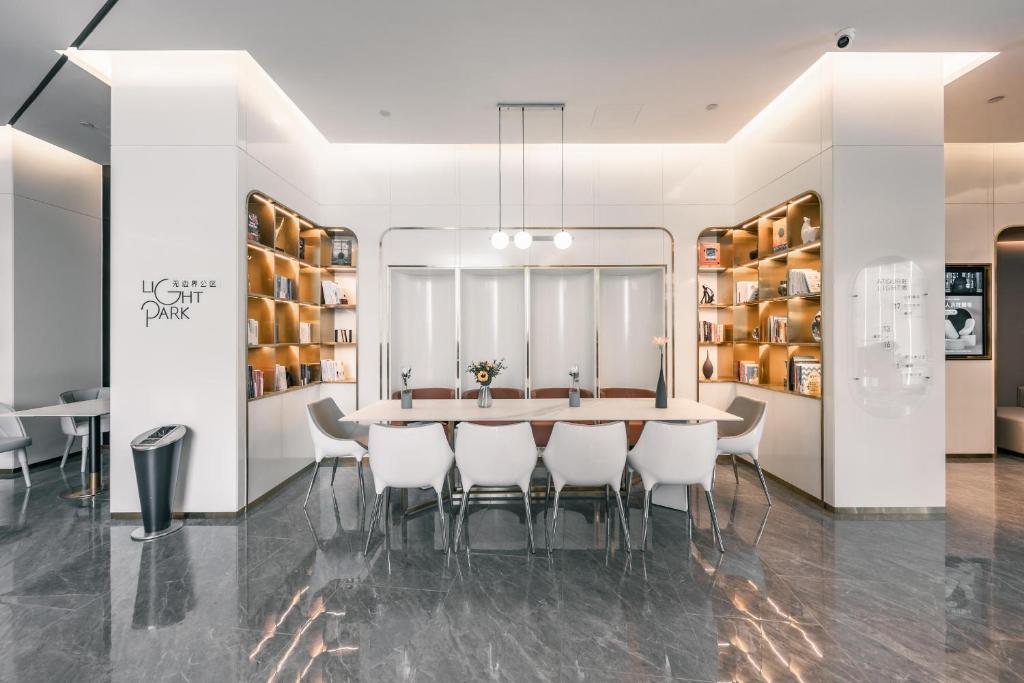 Atour Light Zhengzhou West Longhai Road Subway Station, Čeng-čou