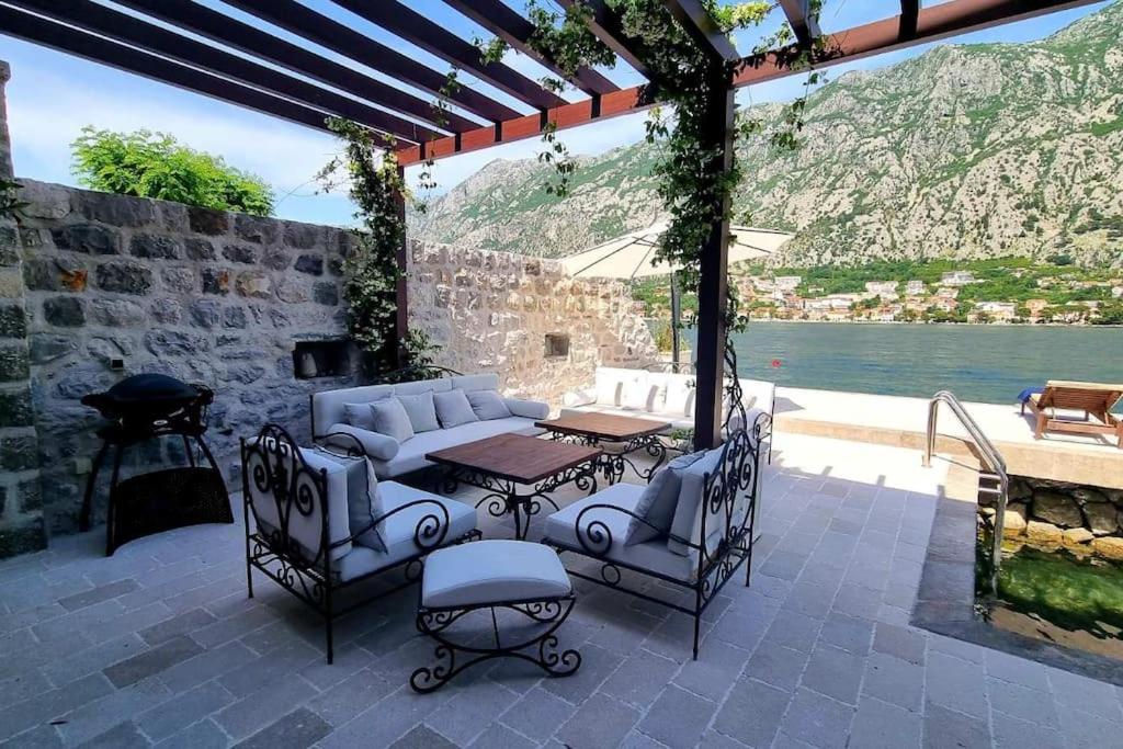Waterfront Villa in Muo - 4