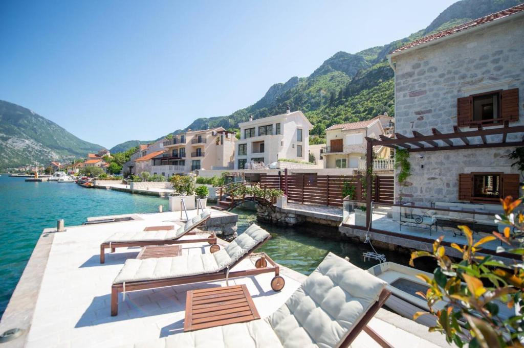 Waterfront Villa in Muo - 3