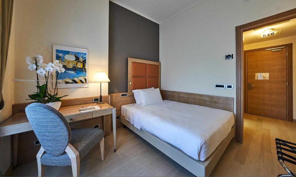 Hotel Astoria photo