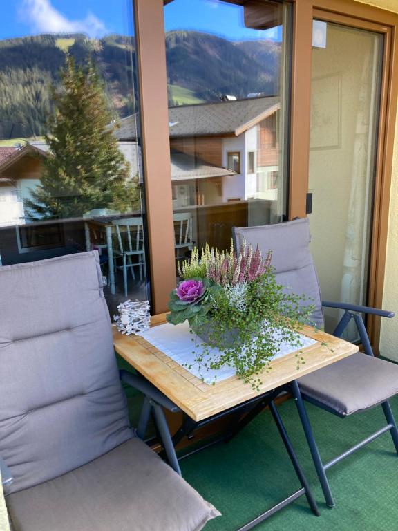 Mountainview Appartement mit Balkon und Carport - 5