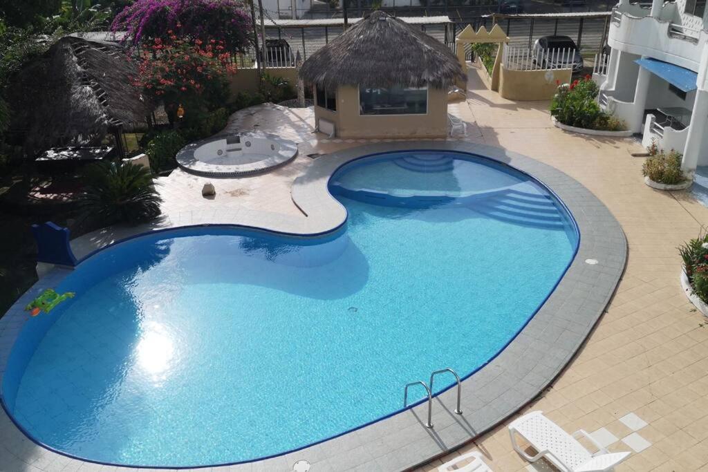 Departamento completo con piscina Tonsupa - 2