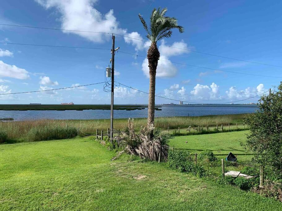Hannah's Hideaway First row beautiful gulf views!!