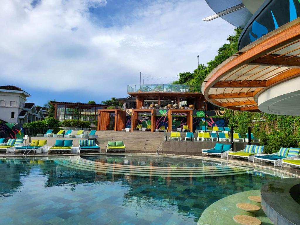 Swimming pool