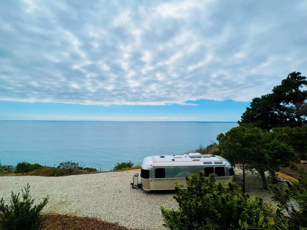 Oceanfront, Bluff-top, Luxury Caravan in Malibu