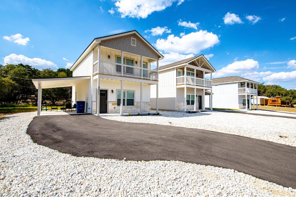 Experience Lake Solace, Canyon Lake