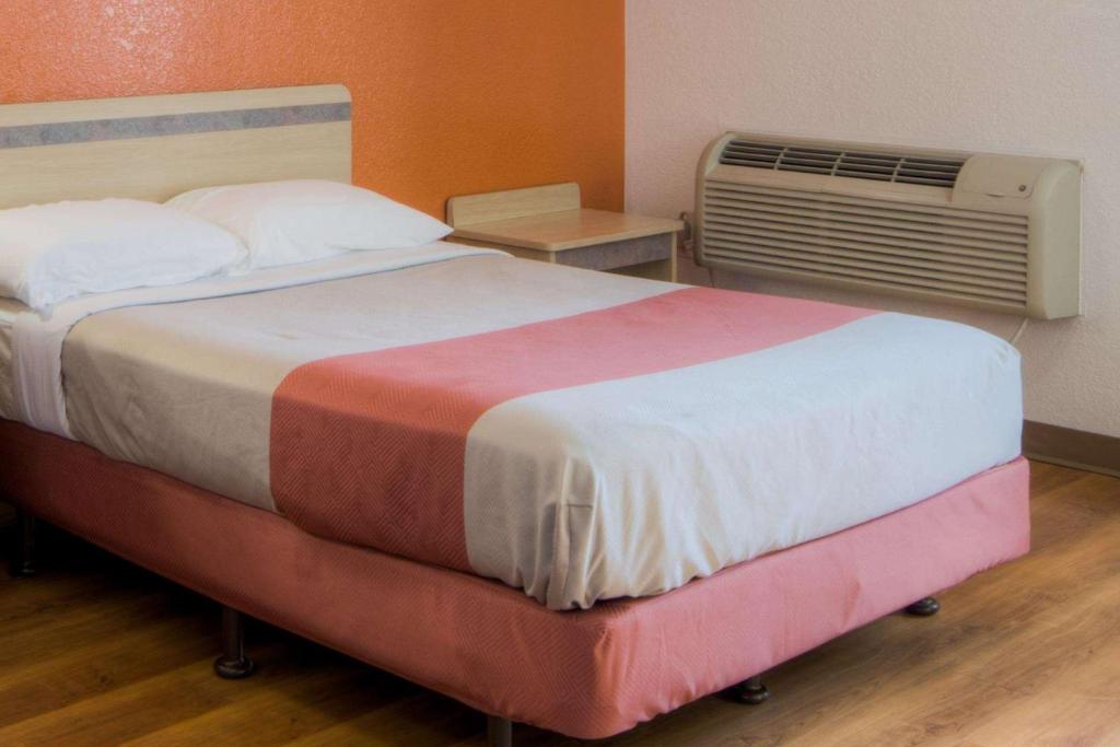 Motel 6-Niantic, CT - New London photo