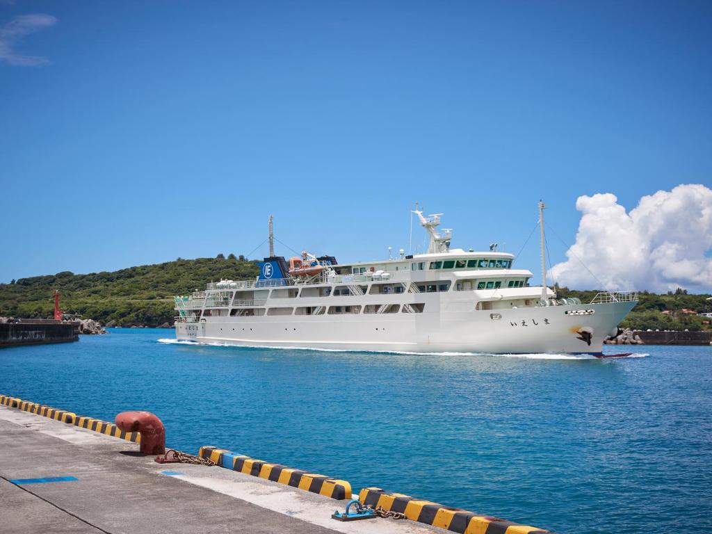 마레아 리조트 모토부의 깔끔한 오션뷰 객실 내부 이미지