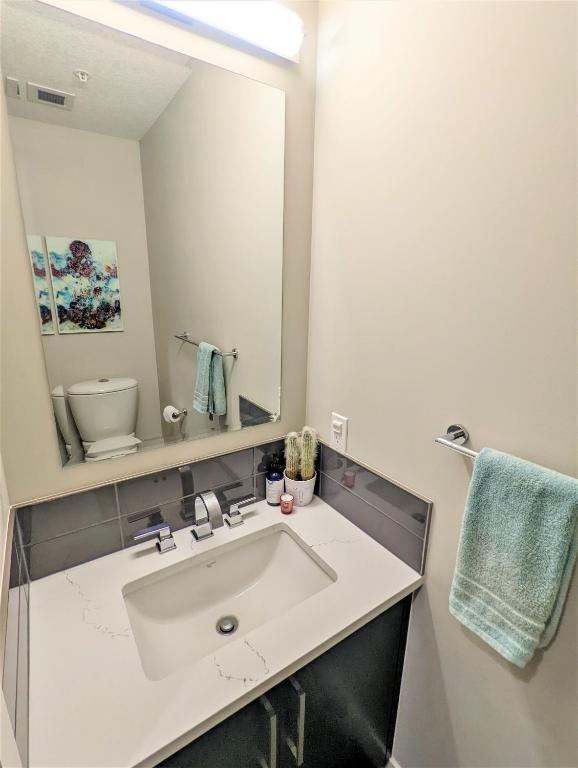 Monki Di Executive Suites - GLAS - Luxury Inner City Home 3 min to Downtown w Private Rooftop Patio  photo