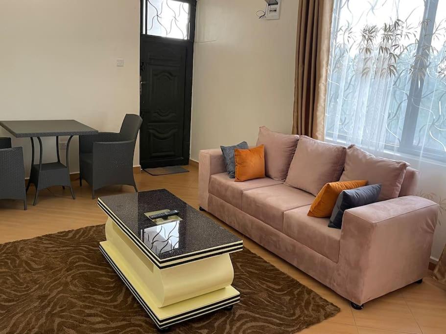 Butterfly 1 with Netflix and internet — Hotel in Kampala