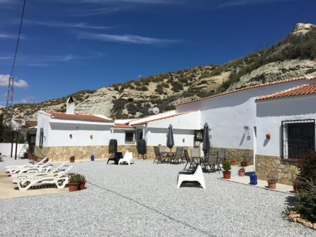 Cave Holidays Andalucia의 야외 공간 및 주변 환경