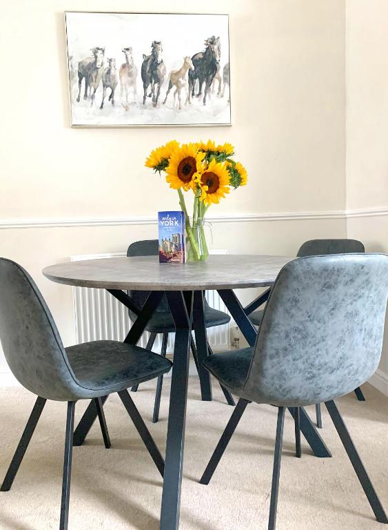 The Racecourse - Quaint Victorian Home With Free Parking, York