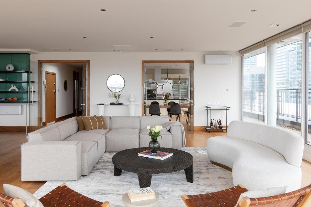 The Canary Wharf Secret - Glamorous 2BDR Flat w/ Terrace and Parking