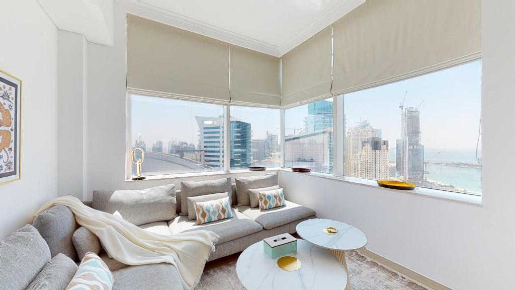 BR Luxe 1 BDR Apartment w/ Balcony & Sea Views, Dubaï