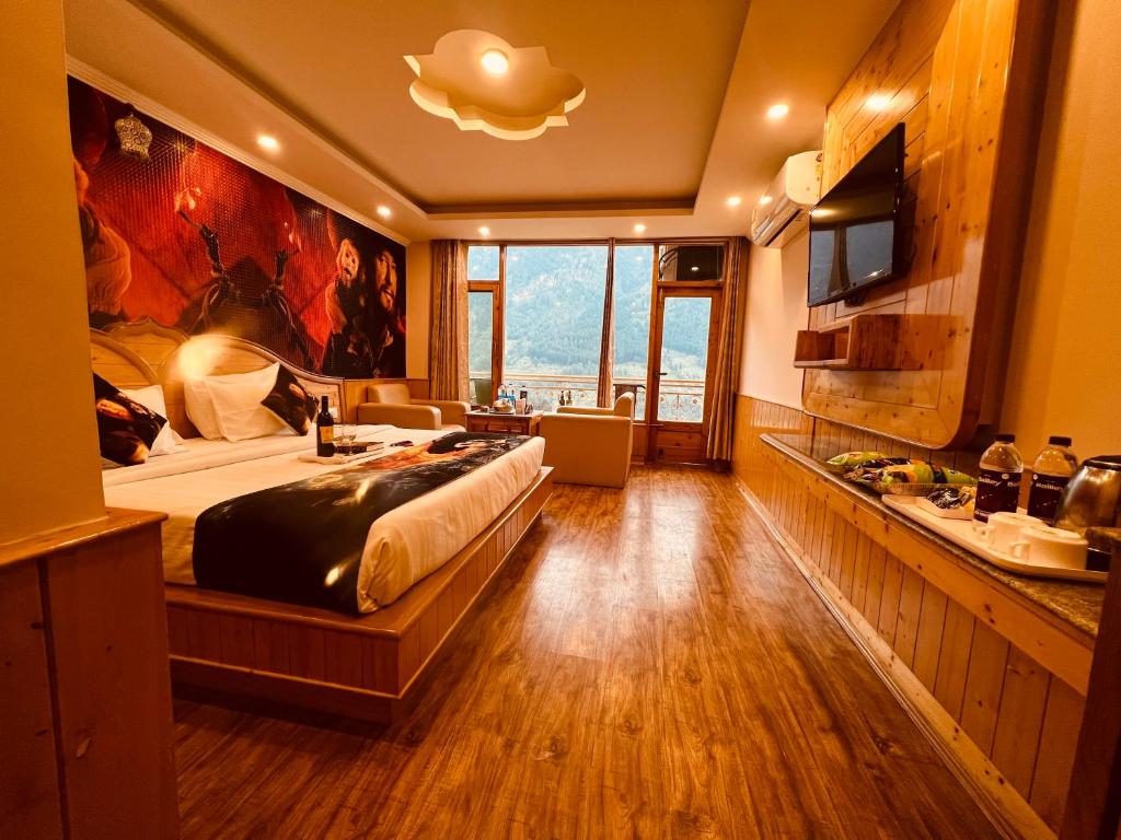 Hotel Old Smugglers with Balcony mountain view(A/C hot and Cold) — Hotel in Manali