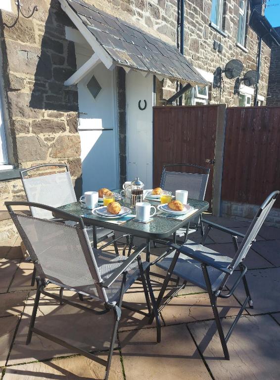 Railway Cottage, Llandudno Junction photo 4