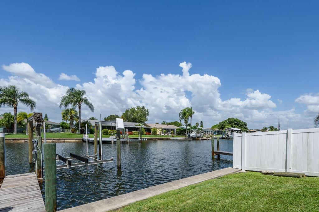 Updated Waterfront Condo in Apollo beach Holiday home in Apollo Beach