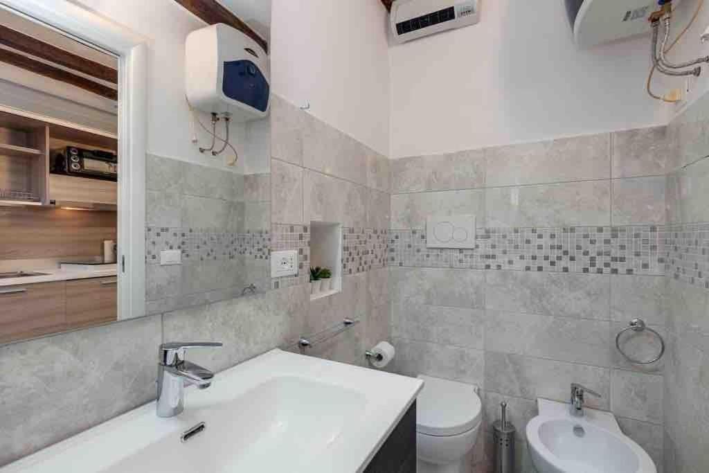 Spanish Steps Loft - 2